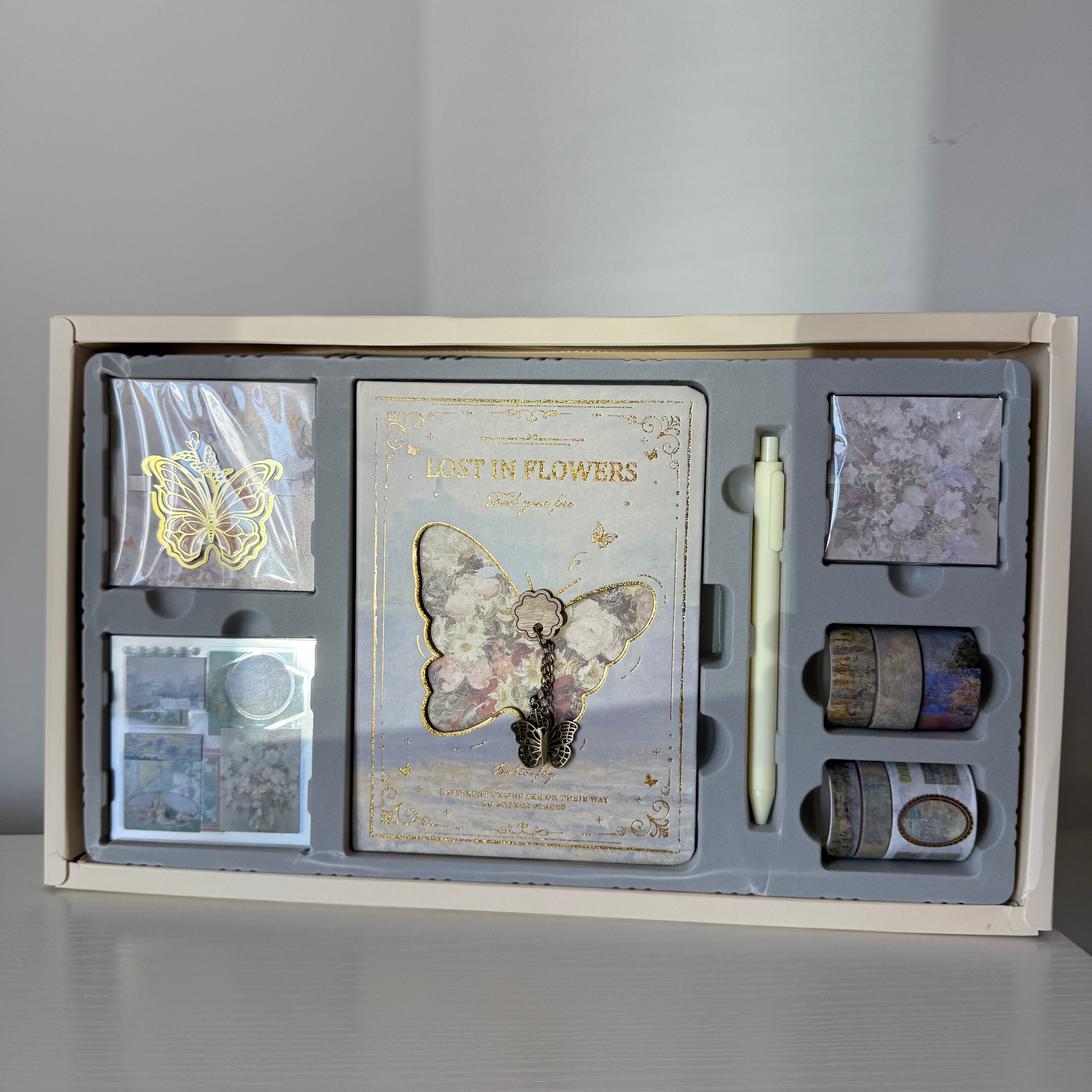 Lost in Flowers 🤍🤎